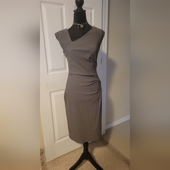 Retro 50s-Style Sleeveless Pencil Dress - Picture 5 of 8
